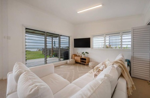 Brooms Head Maison | Driftaway - Absolute Beachfront - LJHooker Yamba