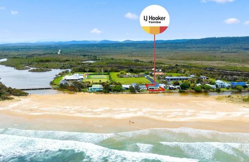 Brooms Head Maison | Driftaway - Absolute Beachfront - LJHooker Yamba