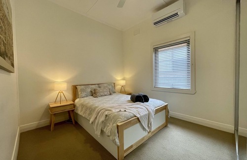 Stockton Maison | Driftwood - beachside living near Stockton Wharf with ferries to Newcastle.