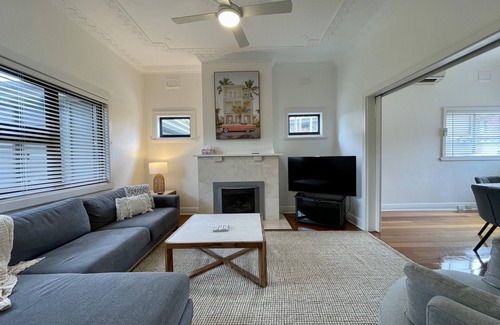 Stockton Maison | Driftwood - beachside living near Stockton Wharf with ferries to Newcastle.