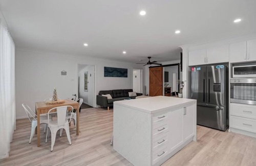 Callala Bay Maison | Driftwood Callala Plus+ - The Perfect Jervis Bay Retreat for up to 10 guests! 🐋