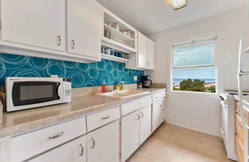 Summerland Appartement | NEW! Oceanview 2bedroom on Lillie Ave!