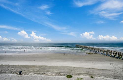 North Myrtle Beach Maison | Drifty Daze Oceanfront Suite w Pool