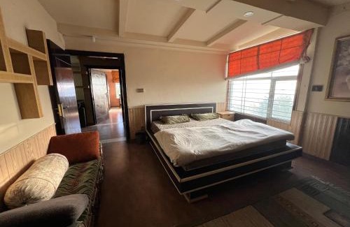 Dhirkot Appartement | Drowned in Clouds V2