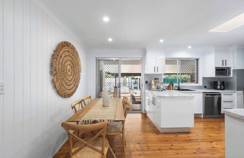 Currumbin Waters Maison | Drumfish Summary: Wel