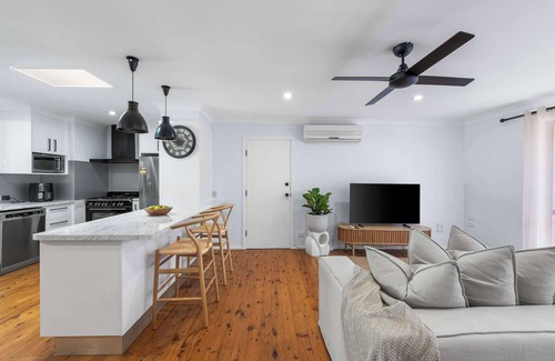 Currumbin Waters Maison | Drumfish Summary: Wel