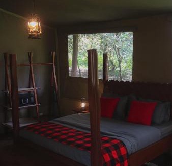 Maasai Mara Cabine | Drunken Elephant Mara