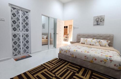Kota Bharu Maison | DSiti HOMESTAY with POOL