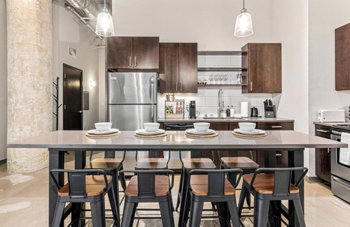 Warehouse District Appartement | DT 2BD Steps from Target Field Gym Kitchen Laundry