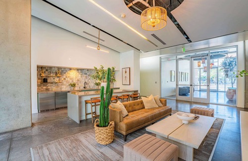 Evans Churchill Appartement | Charming 2BD |Central Downtown | Gym+Pool+Parking
