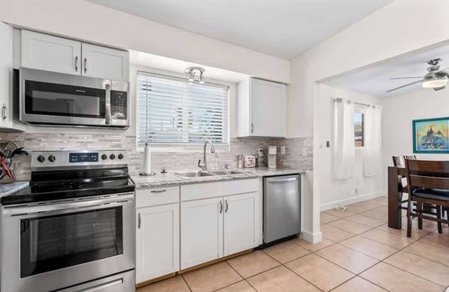 Duffy Maison | DT Retreat Cozy & Close to UofA!