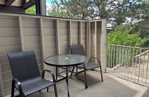 Greenwood Village Copropriété | DTC 1bed 1bath condo I Free Parking I Pool I Private Patio I No Stairs