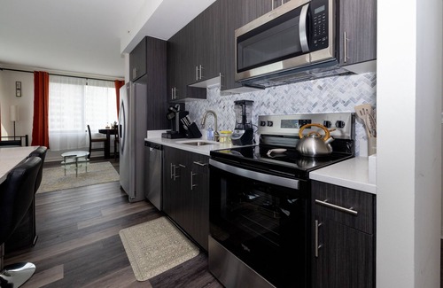 Downtown Appartement | Luxe 2 BED 2 BATH Downtown Silver Spring Metro, Free Garage Parking, Walkable