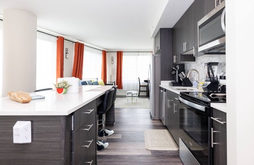 Downtown Appartement | Luxe 2 BED 2 BATH Downtown Silver Spring Metro, Free Garage Parking, Walkable