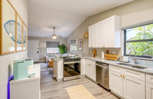 Palm Harbor Appartement | Dtwn Palm Harbor Condo Walk to Water!