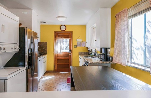 Rosedale Maison | DU Two Bedroom Home Near Campus/Restuarants/Bars