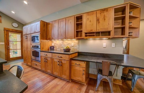 University Maison | DU/Wash Park Dream Home!--6 Bed/5 bath + Gym & Office