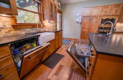 University Maison | DU/Wash Park Dream Home!--6 Bed/5 bath + Gym & Office
