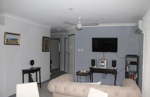 Raymond Terrace Villa | Ducati's B and B