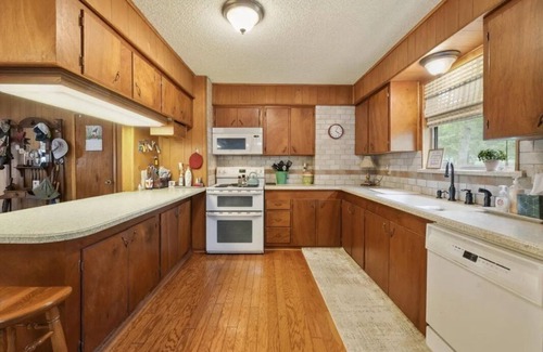 Tool Maison | Duck Inn Lakefront Retreat on Cedar Creek Lake 4BR/3BA Dock + Spacious Yard