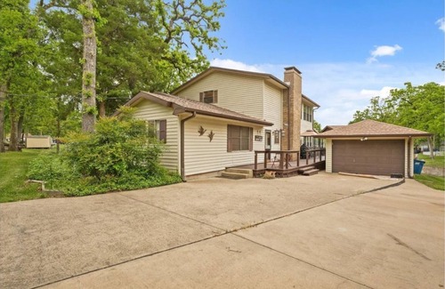 Tool Maison | Duck Inn Lakefront Retreat on Cedar Creek Lake 4BR/3BA Dock + Spacious Yard