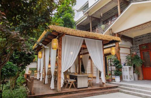 Dujiangyan Hôtel | Dujiangyan Whispering Wind Hot Spring Resort Homestay(Near HSR Station)