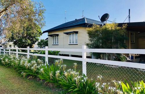 Pialba Maison | Duk 'n' Willa Beach Cottage