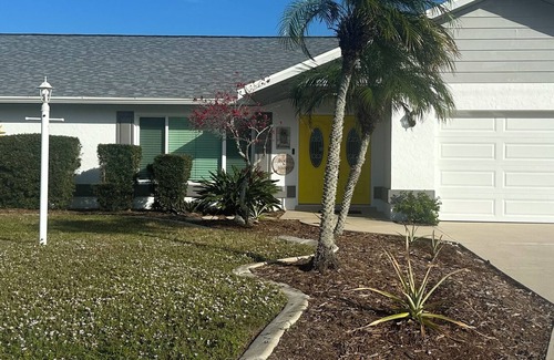 Palma Sola Maison | Duke & Sugars 🍍 Family Friendly ☀️ Retro Florida Vibes ,3 br ,2 bath, pool home .
