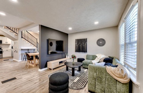 Dundee-Happy Hollow Historic District Maison | Dundee Delight 3Br2Ba sleeps 9, central Omaha, heart of historical neighborhood