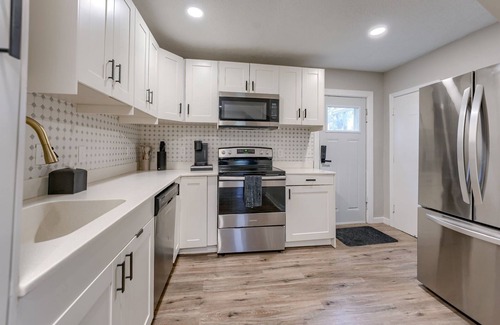 Dundee-Happy Hollow Historic District Maison | Dundee Delight 3Br2Ba sleeps 9, central Omaha, heart of historical neighborhood