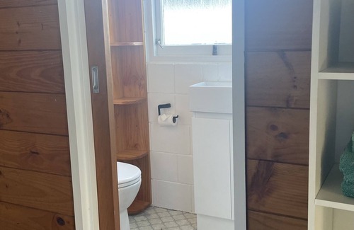 Papamoa Beach Maison | Dunes View - Central Papamoa, beach across the road! Pet Friendly 🐶