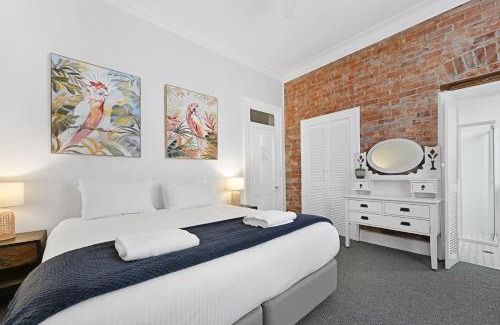 Bathurst Maison | Dunkley House - Large CBD Heritage Home, Sleeps 10