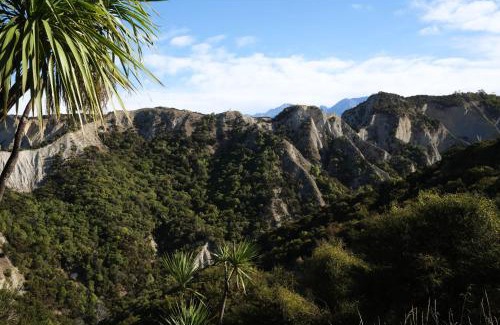 Clarence Maison | Dunluce Coastal Farmstay - Kaikoura Holiday Home