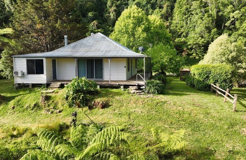 Beaumont Maison | Dunrose Cottage - Mountain top cottage with amazing views!