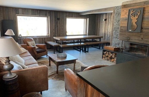 Crest-Voland Chalet De Ski | Duplex 11 pers. au centre de Crest-Voland, cheminée, ski-room, wifi, non fumeurs - FR-1-733-36