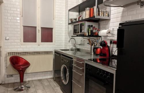 Faubourg Saint-Germain Appartement | Duplex and private patio at Eiffel Tower