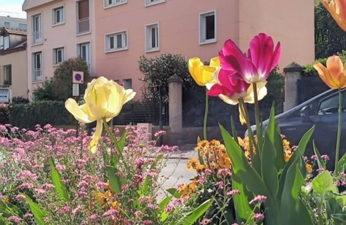 Clamart Appartement | Vrbo Property