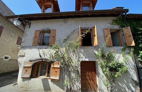 Duingt Appartement | Duplex à 120m du lac d'Annecy, au cœur vieux village médiéval de Duingt