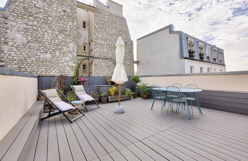 Quartier de la Chapelle Appartement | Duplex Apartment With big Terrace in Vibrant Area