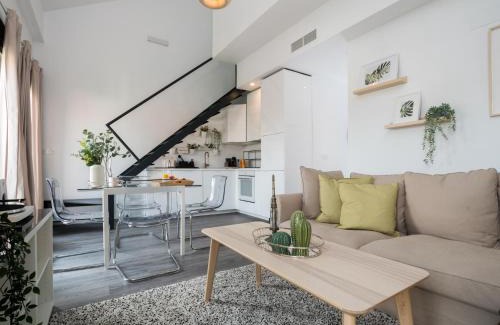 La Goleta Appartement | Duplex Buddha Málaga Centro