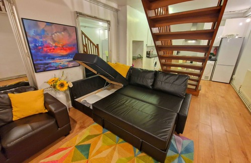 Kings Cross St. Pancras Appartement | Duplex Home with 3 bedrooms and Back Patio, near King's Cross Station