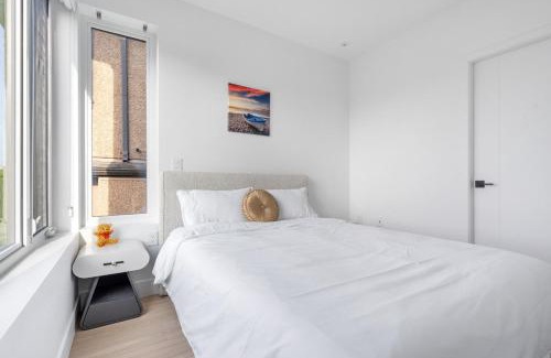 West Point Grey Maison | Duplex in West Point Grey with Parking and Balcony