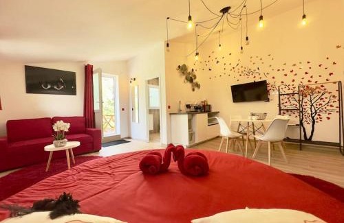 L'Escarene Appartement | Duplex jacuzzi et table massage
