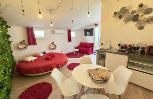 L'Escarene Appartement | Duplex jacuzzi et table massage