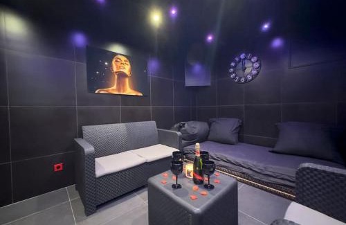 L'Escarene Appartement | Duplex jacuzzi et table massage