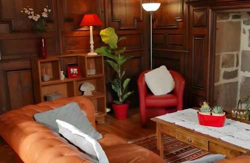 Vic-sur-Cere Maison | Duplex of the House Known as the Princes of Monaco