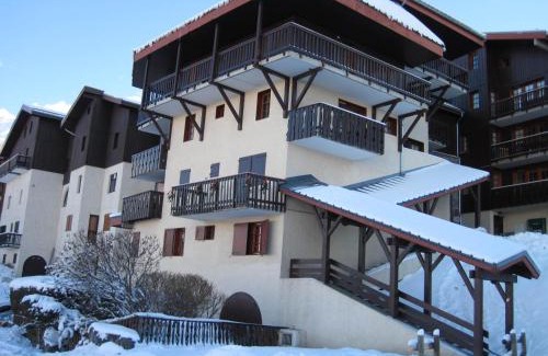 Montchavin Appartement | Duplex spacieux au coeur de station, proche télécabine, balcon, casier à skis - FR-1-181-2531