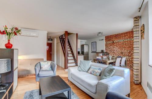 Saint-Cyprien Appartement | Duplex Tolosa - Pont-Neuf, Dôme de la Grave, 2 BDRs 85m2, AC, Free private car park - T3 85m2 avec clim, parking privé gratuit
