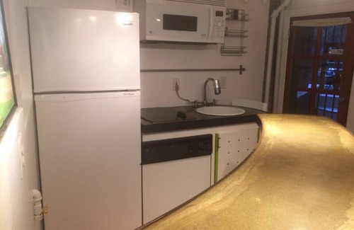 West End Maison | DuPont - Scandinavian Café & Garden Apartment