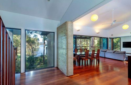 Smiths Lake Maison | Dux Nutz